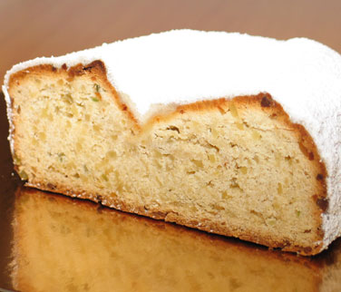 Angeschnittener Mandelstollen